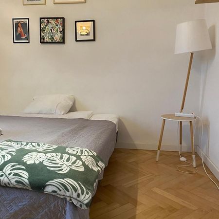Slow Life Apartment Next To Metro Station Varsovie Extérieur photo
