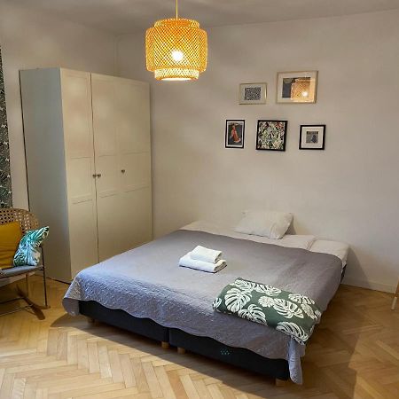 Slow Life Apartment Next To Metro Station Varsovie Extérieur photo