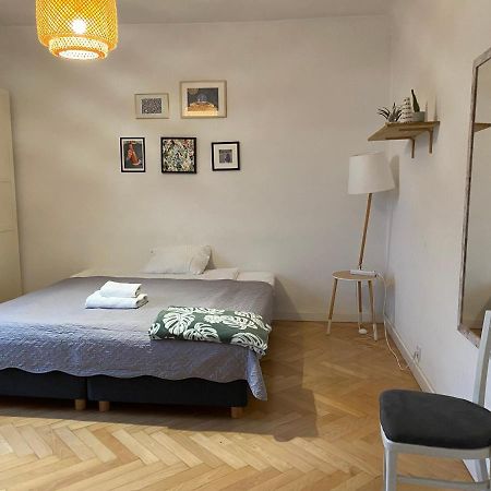 Slow Life Apartment Next To Metro Station Varsovie Extérieur photo