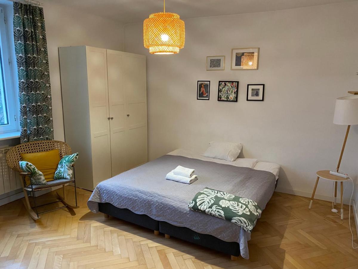 Slow Life Apartment Next To Metro Station Varsovie Extérieur photo