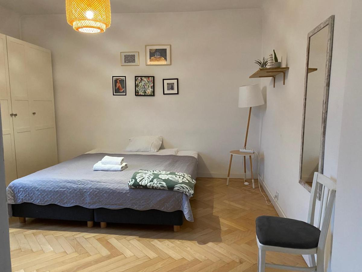 Slow Life Apartment Next To Metro Station Varsovie Extérieur photo