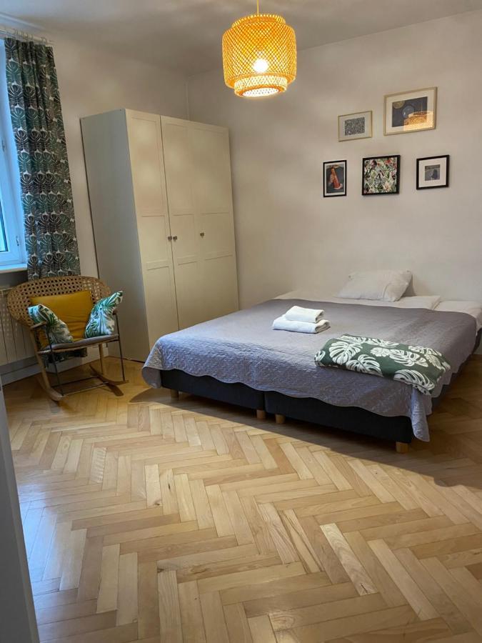 Slow Life Apartment Next To Metro Station Varsovie Extérieur photo