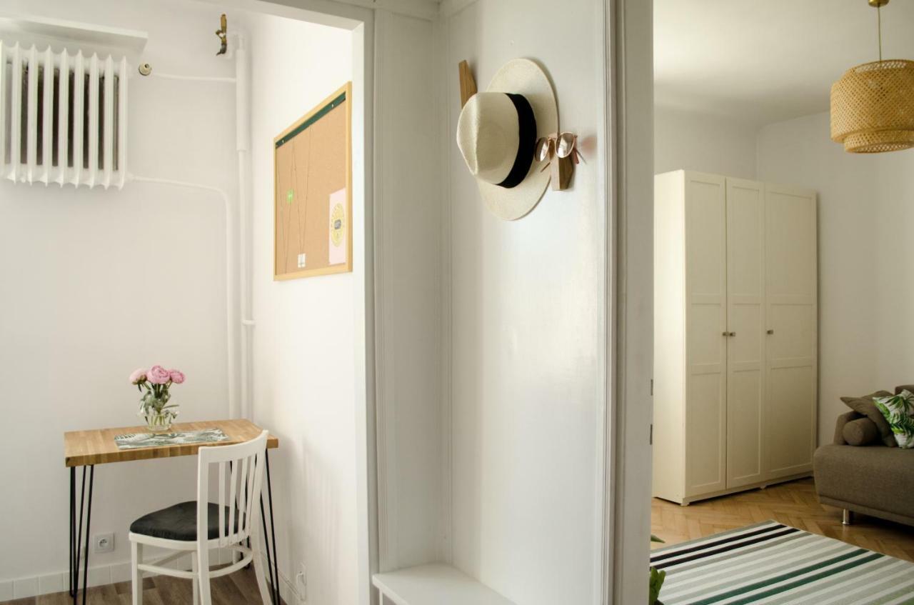 Slow Life Apartment Next To Metro Station Varsovie Extérieur photo