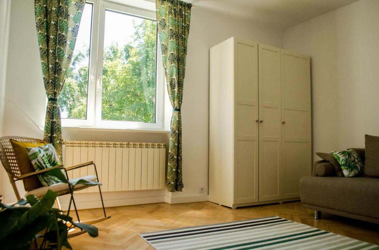 Slow Life Apartment Next To Metro Station Varsovie Extérieur photo
